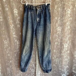Vintage 80s/90s CHIC Acid Wash Highwaisted Blue Jeans